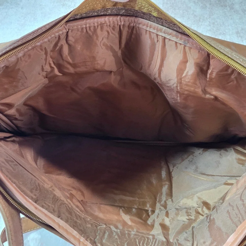 Vintage Wilsons Tan Leather Messenger Bag Flap Crossbody Adjustable Strap